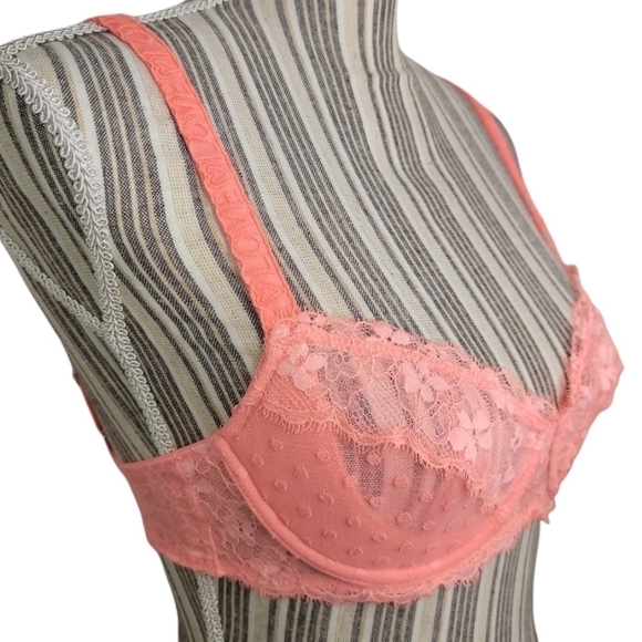 Victoria's Secret Dream Angels Push-Up Without Padding Underwire Bra - Picture 2 of 11